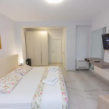 Luxury 2 * Vlore