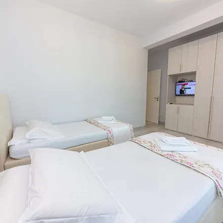 Luxury 2 *