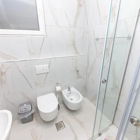 Luxury 2 * Vlore
