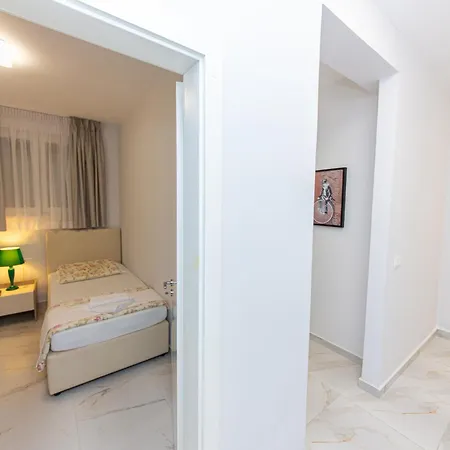 Apartment Luxury 2 *