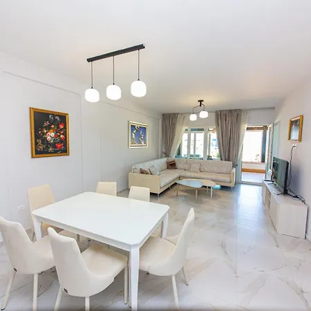 Luxury 2 Apartment
